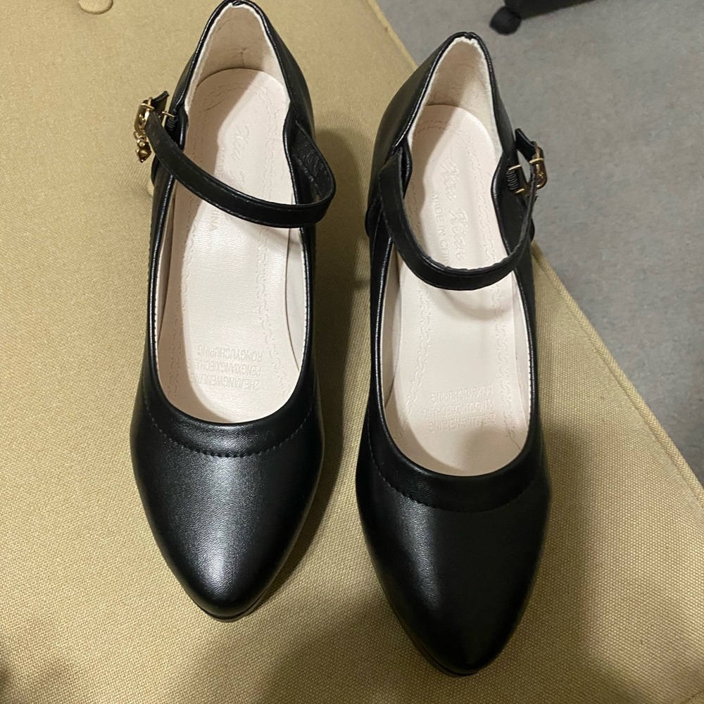 Black heels Size 9